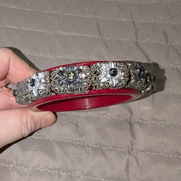 $1 with Bundle ~ Red Enamel & Silver Floral Rhinestone Bangle Bracelet 5053 - Picture 1 of 5